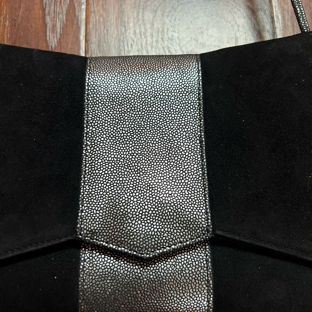 VINTAGE TAKASHIMAYA TOKYO BLACK AND SILVER CLUTCH STYLE BAG - Picture 4 of 12